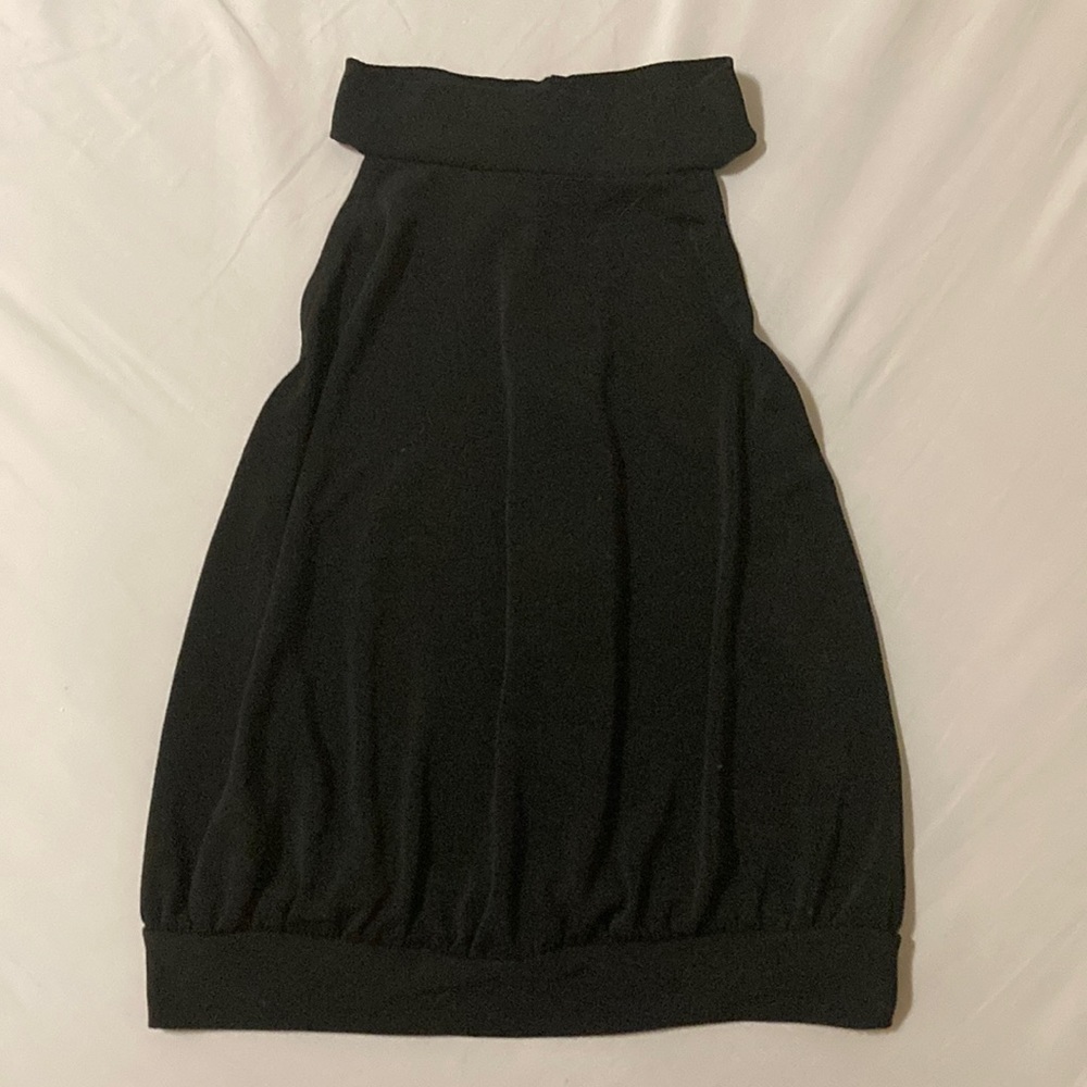 Sleeveless turtleneck top